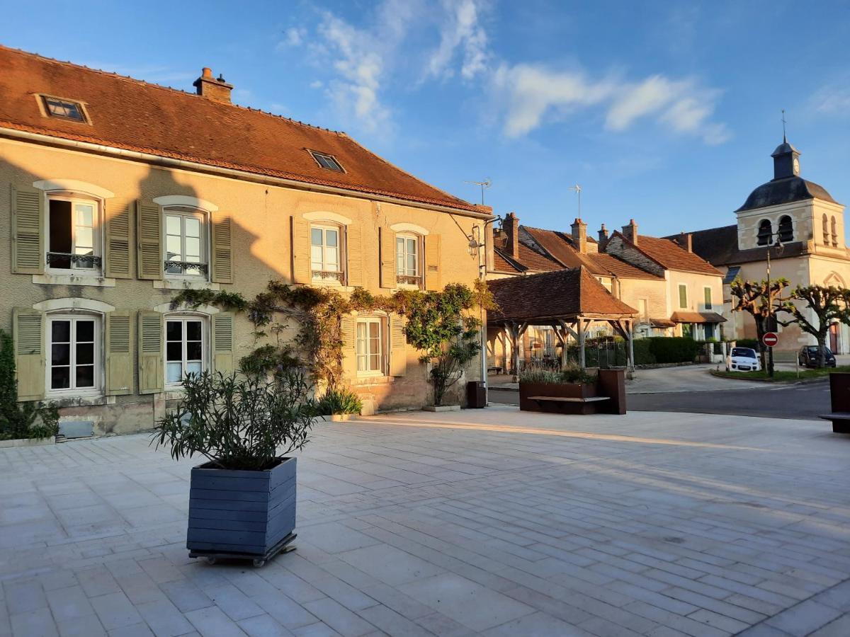 Bed and Breakfast La Virgule De Tanlay Exterior foto